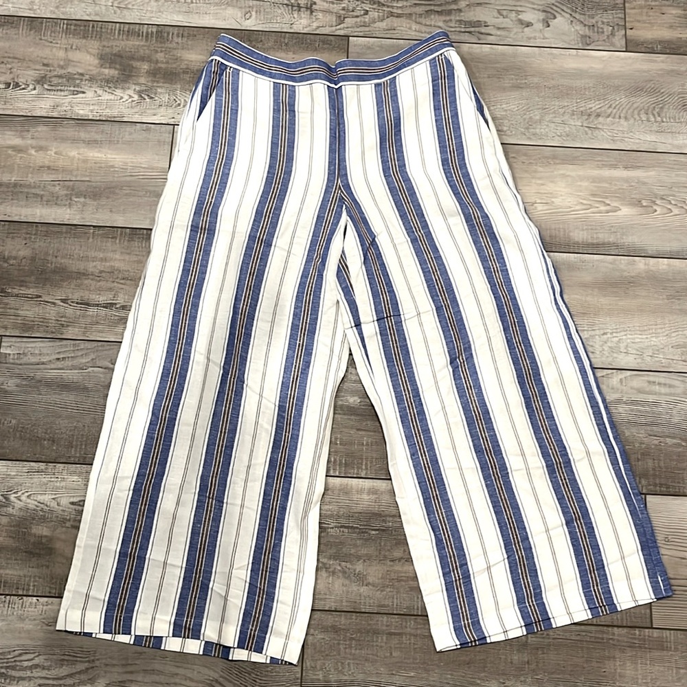 NWT!! Loft Medium pant perfect for summer.